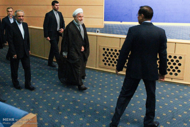 President Rouhani meets with entrepreneurs, donors 