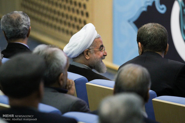 President Rouhani meets with entrepreneurs, donors 