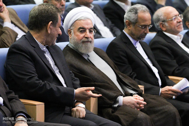 President Rouhani meets with entrepreneurs, donors 