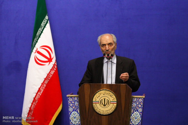 President Rouhani meets with entrepreneurs, donors 