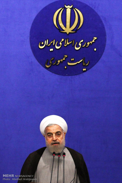 President Rouhani meets with entrepreneurs, donors 