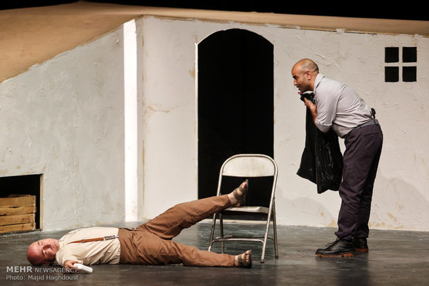 عرض مسرحية اينيشمور في طهران 