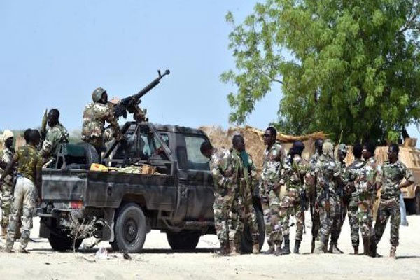 ۷۰ کشته در حمله افراد مسلح به پایگاهی در نیجر