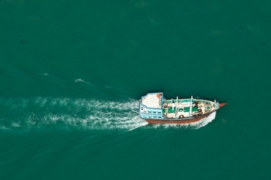 یک شناور باری در خلیج فارس ناپدید شد/ وضعیت نامشخص ۶ سرنشین
