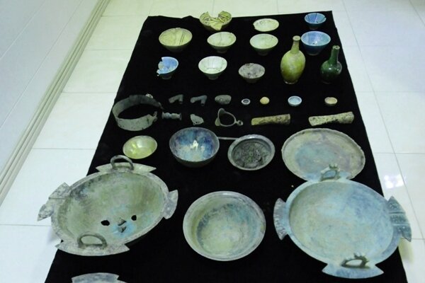 اشیای کشف شده در دلیجان فاقد ارزش تاریخی هستند  اشیای کشف شده در دلیجان فاقد ارزش تاریخی هستند