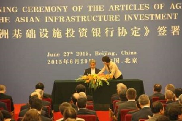 Iran's minister signs AIIB statute