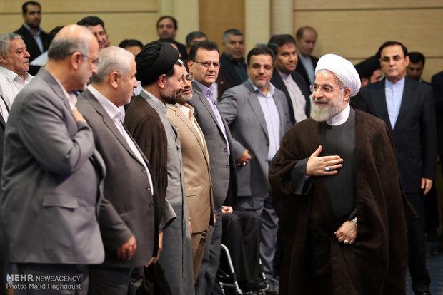 Rouhani meets families of martyrs