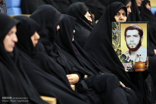 Rouhani meets families of martyrs