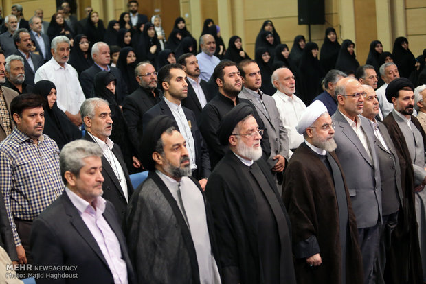 Rouhani meets families of martyrs