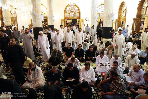 زائران اربعین حسینی در مسجد کوفه