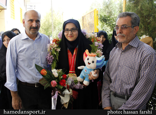 «جامه بزرگ» در میان استقبال جامعه ورزش استان وارد همدان شد