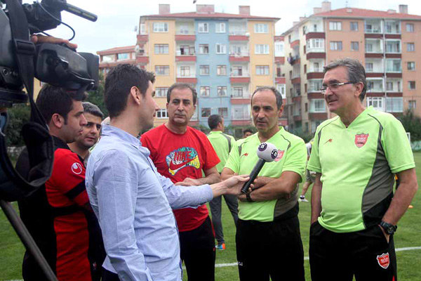 مربیان پرسپولیس با مجوز کار به ایران برگشتند