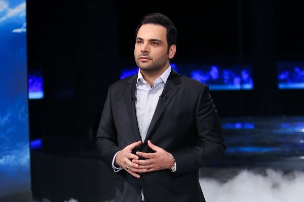 احسان علیخانی نامزدهای بهترین اجر و گزارشگری را اعلام می‌کند