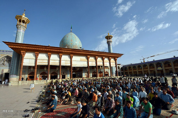 اقامه نماز عید سعید فطر در شیراز / امین برنجکار