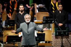 ارکستر سازهای ملی ایران به یاد حسین دهلوی نواخت