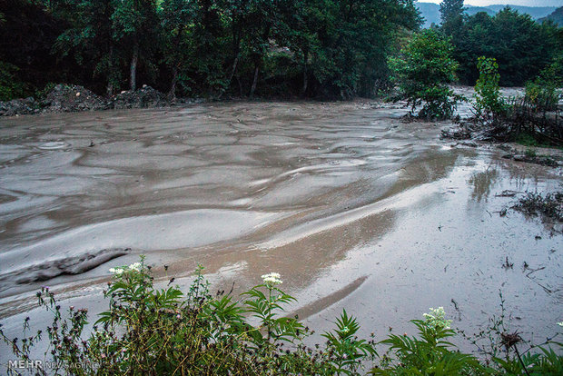 رودخانه‌های چهارمحال و بختیاری سیلابی شدند/امدادرسانی به عشایر