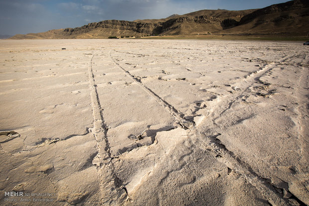بارش های ۱۴۰۰ دردی از دریاچه های فارس دوا نکرد