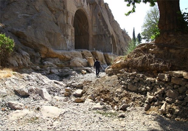 چشمه های طاقبستان خیلی سریع از خشکسالی متاثر می شوند