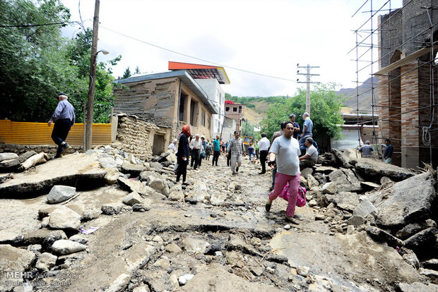 خسارات سیلاب در جاده چالوس