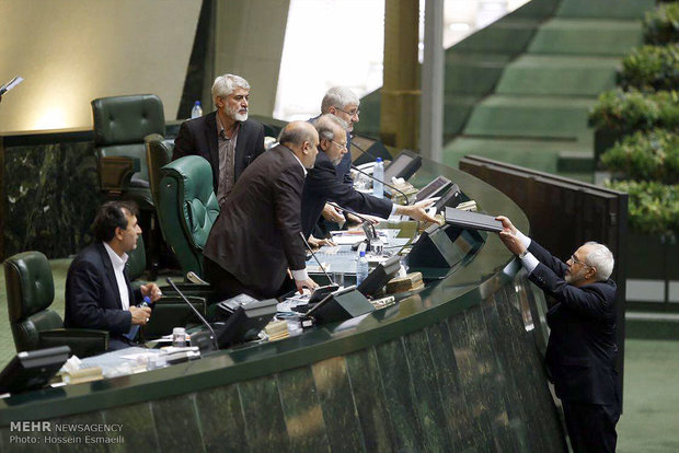 Zarif, Salehi attend Parliament’s open session