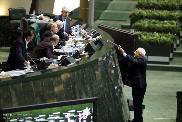 Zarif, Salehi attend Parliament’s open session