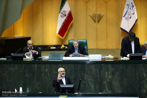 Zarif attends Parl. session to hand over JCPOA