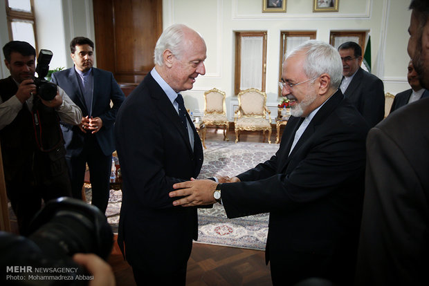 Zarif meets UN envoy