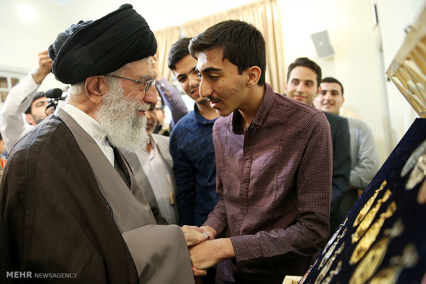 Leader receives medal-winner basiji students