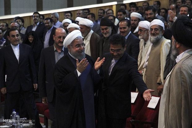 Rouhani attends administrative council, press conference  