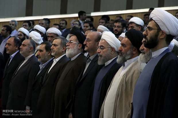 Rouhani attends administrative council, press conference  