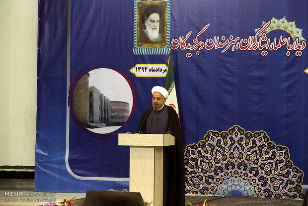 Rouhani attends administrative council, press conference  