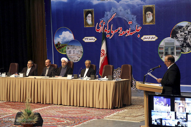 Rouhani attends administrative council, press conference  