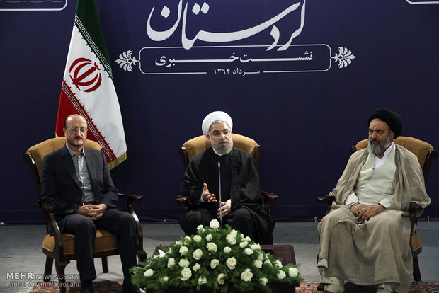 Rouhani attends administrative council, press conference  