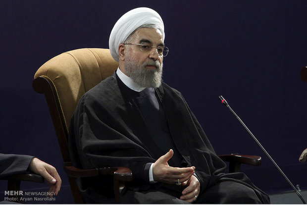 Rouhani attends administrative council, press conference  