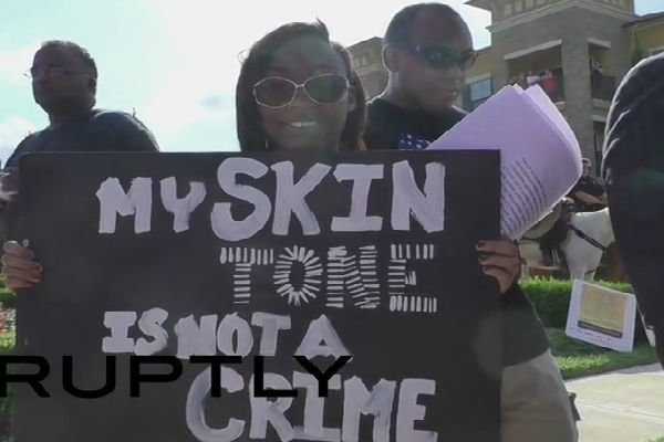 تظاهرات مردم آمریکا در سالگرد قتل نوجوان سیاه‌پوست