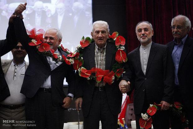 مراسم تكريم ظريف وصالحي بجامعة طهران