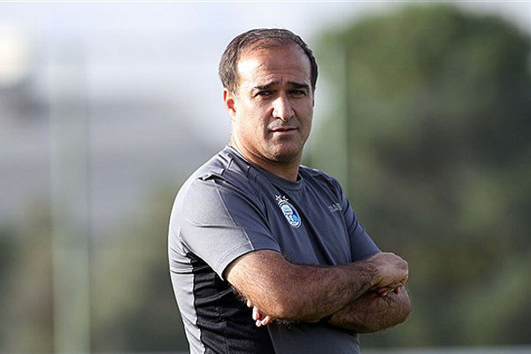 انتقاد سیروس دینمحمدی از نور ورزشگاه آزادی کرمانشاه