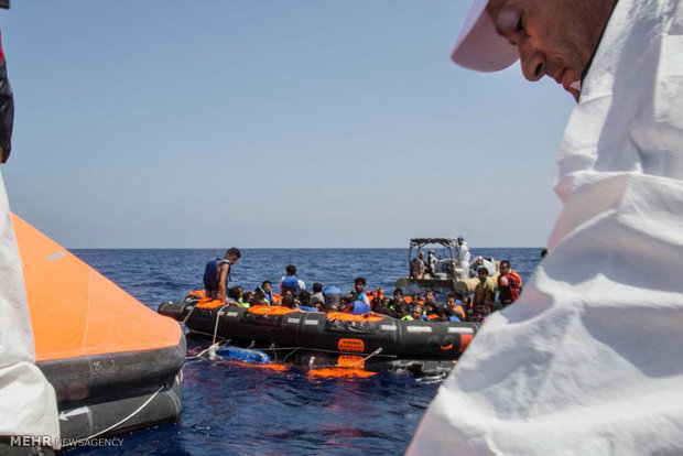 نجات مهاجران غیرقانونی در آبهای مدیترانه