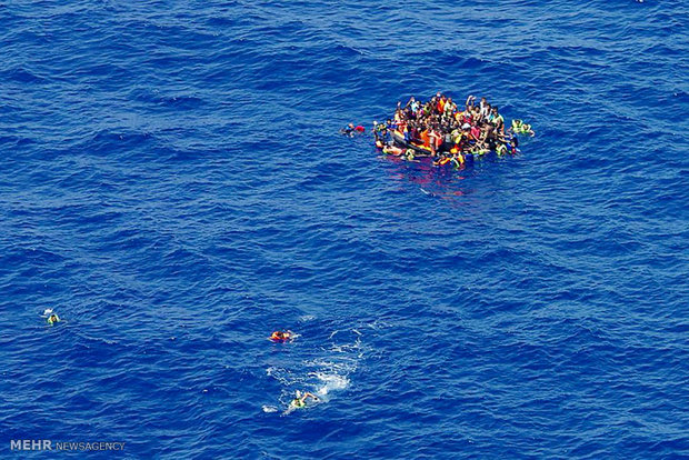 نجات مهاجران غیرقانونی در آبهای مدیترانه