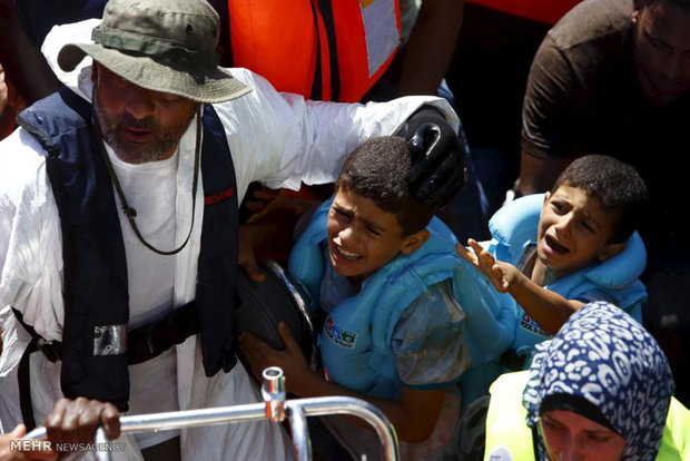 نجات مهاجران غیرقانونی در آبهای مدیترانه