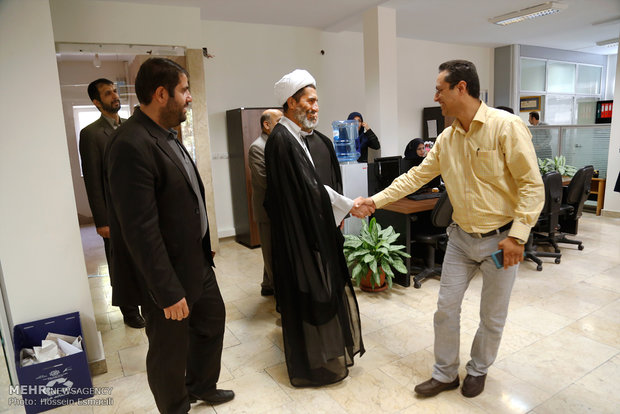 بازدید سرزده حجت‌الاسلام والمسلمين هادی صادقی معاون فرهنگی قوه‌قضاييه از خبرگزاری مهر به مناسبت روز خبرنگار