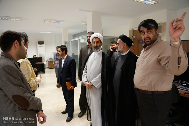 بازدید سرزده حجت‌الاسلام والمسلمين هادی صادقی معاون فرهنگی قوه‌قضاييه از خبرگزاری مهر به مناسبت روز خبرنگار