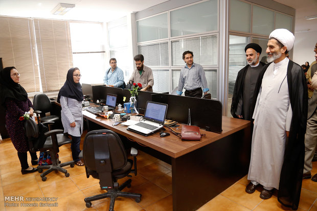 بازدید سرزده حجت‌الاسلام والمسلمين هادی صادقی معاون فرهنگی قوه‌قضاييه از خبرگزاری مهر به مناسبت روز خبرنگار
