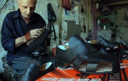 اشتغال ۱۳۰۰ نفر در واحدهای تولید کفش در زنجان