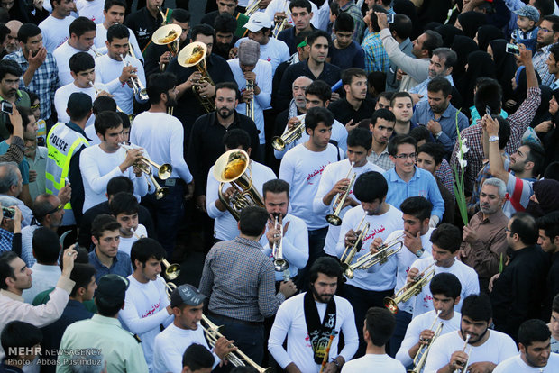 Public funeral of 38 martyred divers in Isfahan