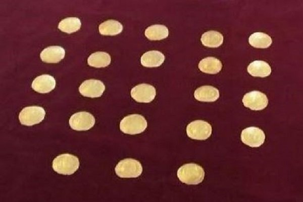 کشف ۲۳ قطعه سکه طلا متعلق به دوران ساسانی در شهرستان ملکان