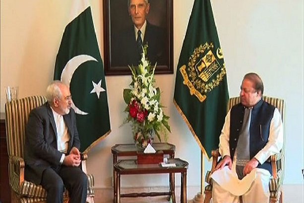 Zarif, Pakistani PM discuss regional issues