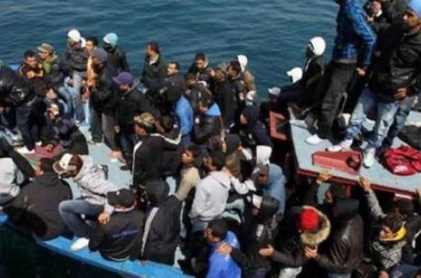 مقتل 40 مهاجرا غير شرعي اختناقا في قارب قبالة السواحل الليبية