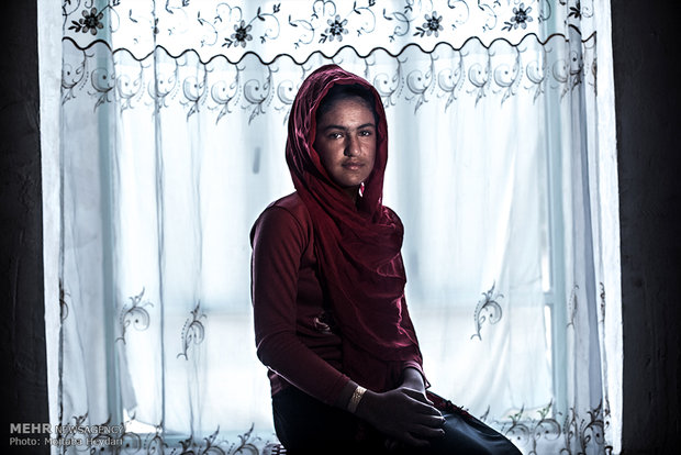 زریان احمدی 12 ساله اهل روستای بهرام ششم ابتدایی معدل 19
