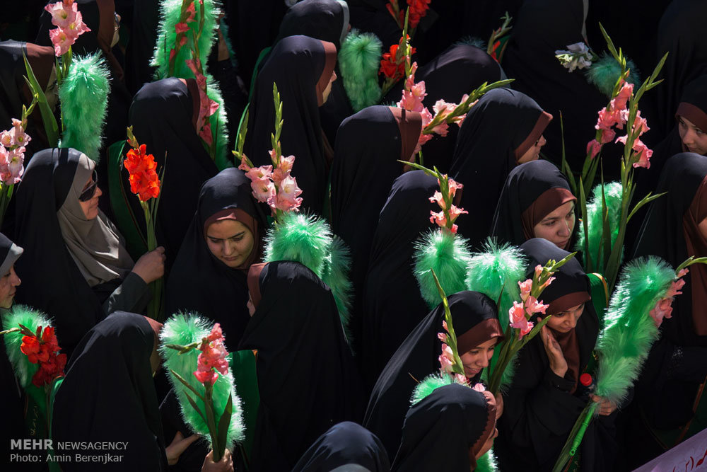 پیاده روی بانوان شیرازی در سالروز ولادت حضرت معصومه (س)